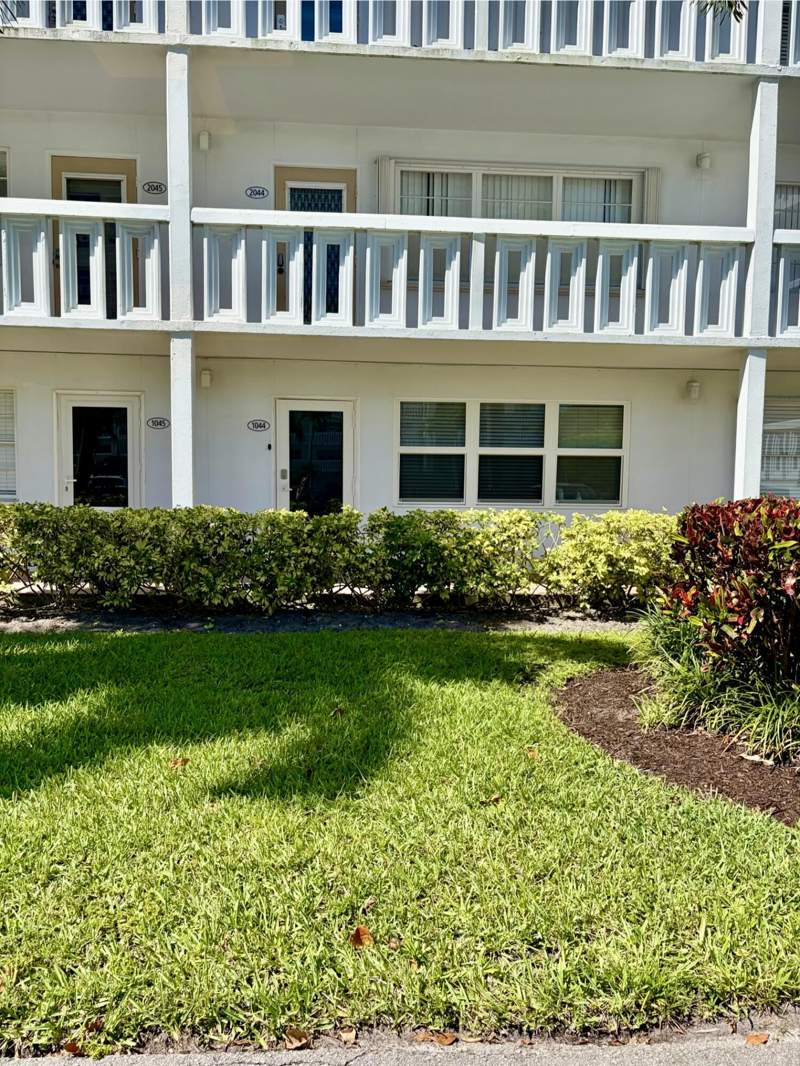 1 bedroom Condominium at 1044 Cambridge C, Century Village, Deerfield Beach — photo 3