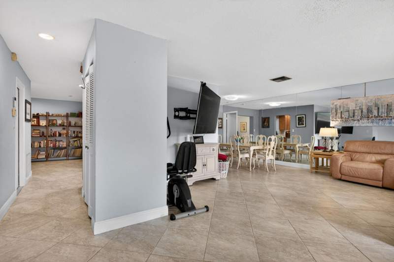 3 bedroom Single Family Residence at 7306 NW 94th Way, Westwood Community 3, Tamarac — photo 4