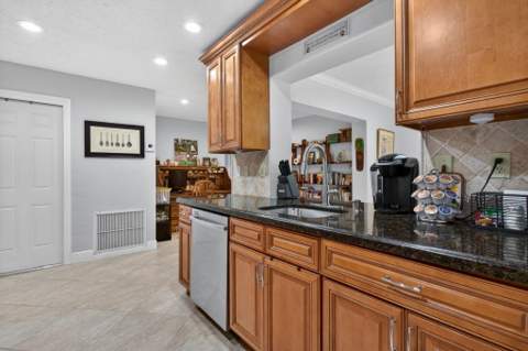 7306 NW 94th Way, Tamarac FL - photo 6 of 50