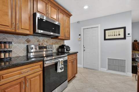 7306 NW 94th Way, Tamarac FL - photo 7 of 50