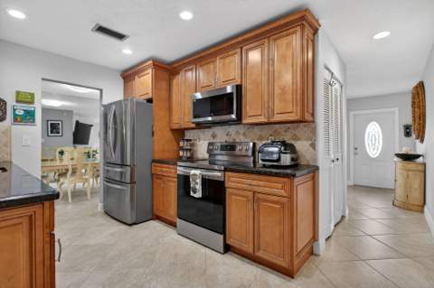 7306 NW 94th Way, Tamarac FL - photo 8 of 50