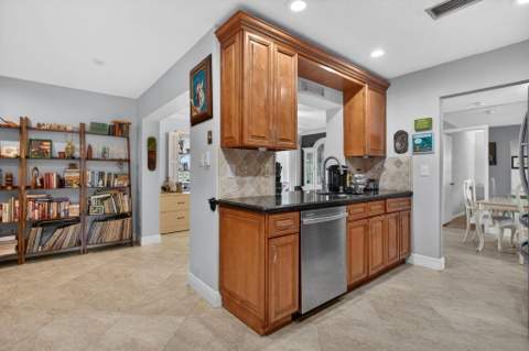 7306 NW 94th Way, Tamarac FL - photo 9 of 50