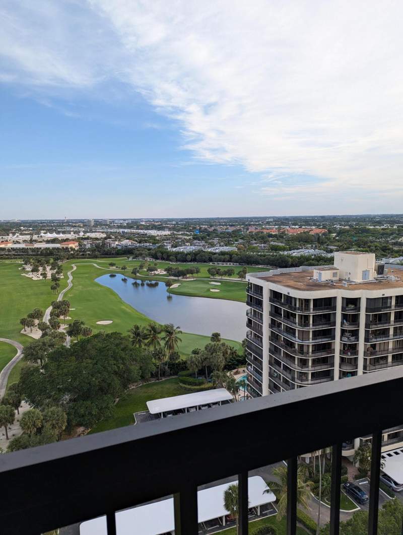 1 bedroom Condominium at 2425 Presidential Way #1905, Lands Of The President Cond 7, West Palm Beach — photo 3