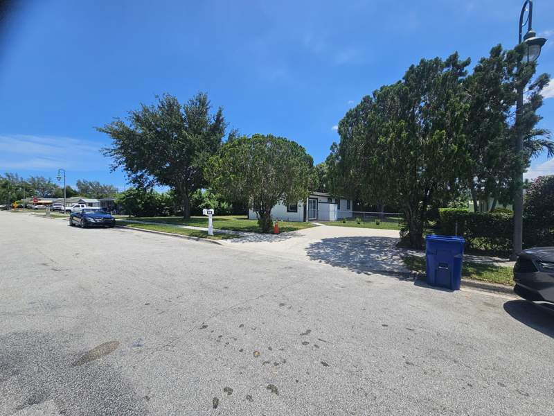 4 bedroom Single Family Residence at 1605 W 10th Street, Riviera Heights, Riviera Beach — photo 4