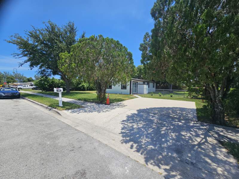 4 bedroom Single Family Residence at 1605 W 10th Street, Riviera Heights, Riviera Beach — photo 5