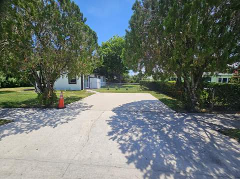 1605 W 10th Street, Riviera Beach FL - photo 6 of 53