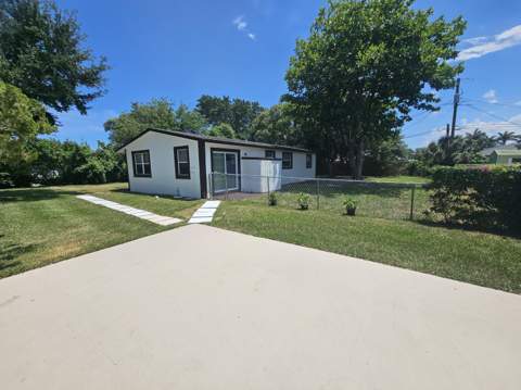 1605 W 10th Street, Riviera Beach FL - photo 11 of 53