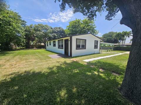 1605 W 10th Street, Riviera Beach FL - photo 12 of 53