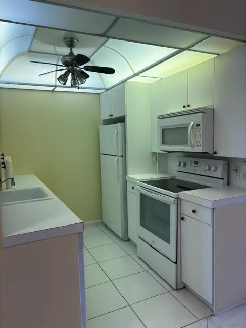 309 Grantham A, Deerfield Beach FL - photo 8 of 28