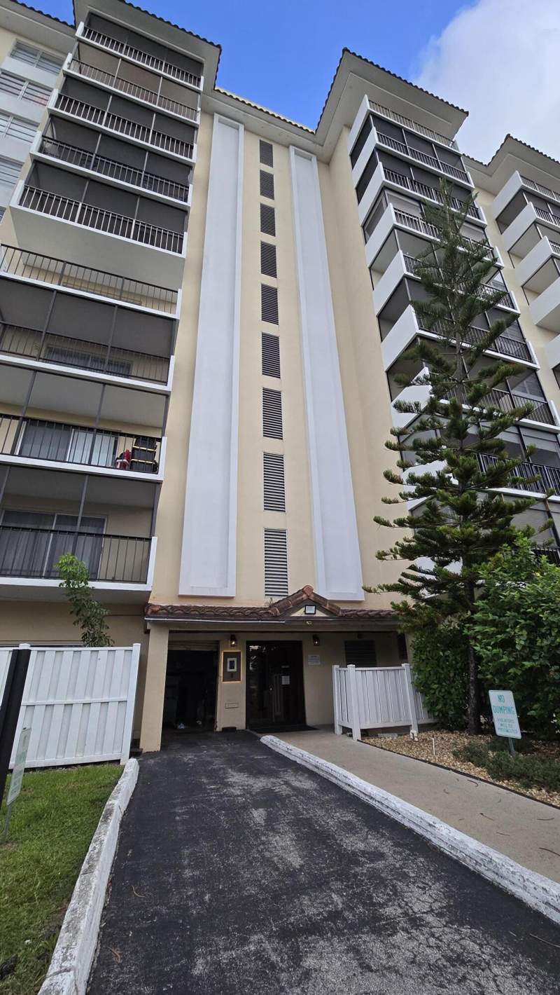 2 bedroom Condominium at 4164 Inverrary Drive #601, Manors Of Inverrary Xii, Lauderhill — photo 2