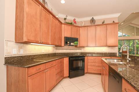 7600 Greenbrier Circle, Port St. Lucie FL - photo 11 of 75