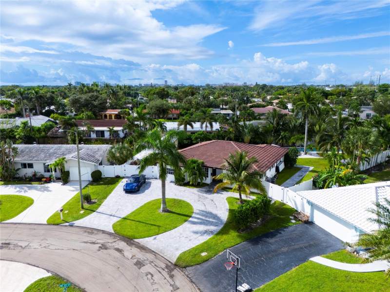 4 bedroom Single Family Residence at 250 NE 27th Court, Boca Woods, Boca Raton — photo 2