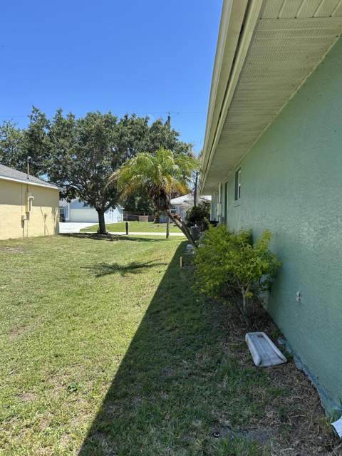 2301 SE Mariola Avenue, Port St. Lucie FL - photo 6 of 20