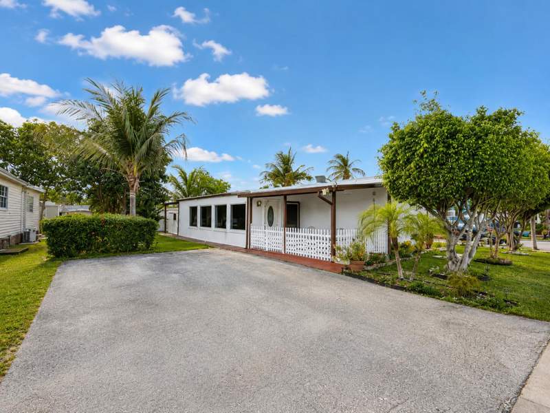 2 bedroom Mobile Home at 11201 SW 55th Street #F16, Haven Lake Park, Miramar — photo 2
