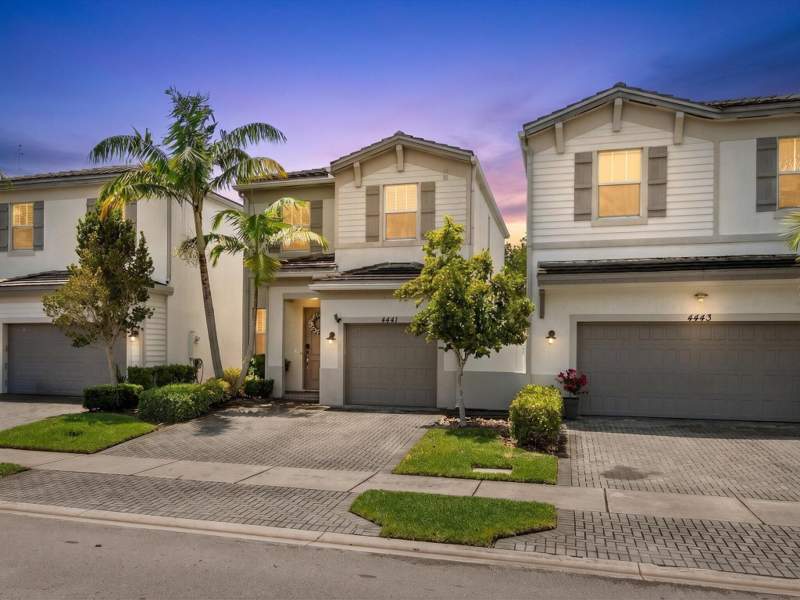 3 bedroom Single Family Residence at 4441 NW 48th Terrace, Trails At Central Parc, Tamarac — photo 2