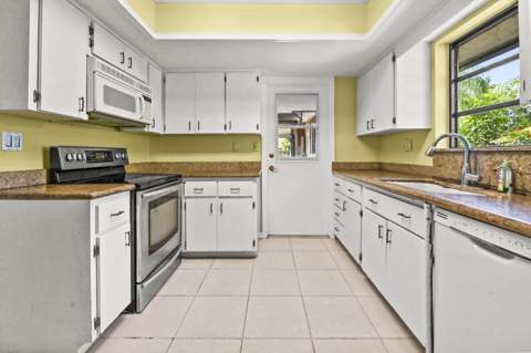 329 Knob Hill Boulevard, Boca Raton FL - photo 19 of 36