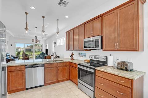 25007 SW Alberti Way, Port St. Lucie FL - photo 13 of 47