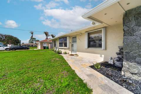 1911 SE Dock Street, Port St. Lucie FL - photo 8 of 37