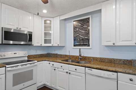 549 SE Marydale Terrace, Port St. Lucie FL - photo 8 of 30