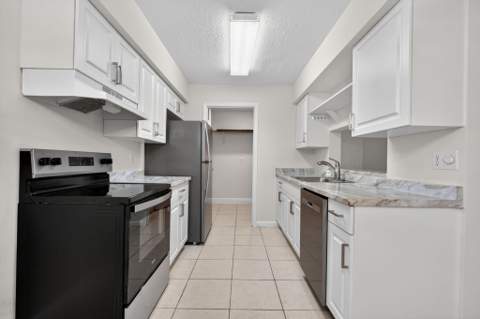 3911 NW Cinnamon Tree Circle, Jensen Beach FL - photo 21 of 42