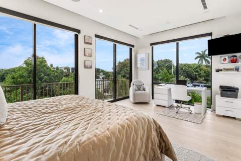 917 NE 8th Avenue, Delray Beach FL - photo 9 of 26