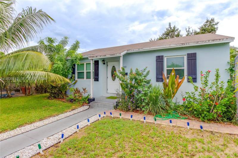 3 bedroom Single Family Residence at 322 N C Street, Lake Worth Town Of, Lake Worth Beach — photo 2