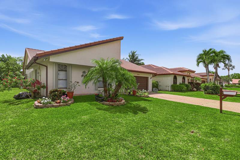 3 bedroom Single Family Residence at 7040 Golf Pointe Circle, Woodmont Tract 71, Tamarac — photo 5