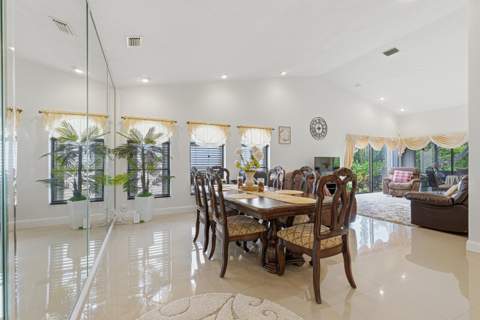 7040 Golf Pointe Circle, Tamarac FL - photo 8 of 45