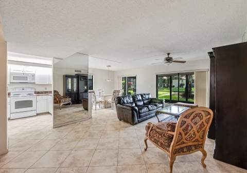 10851 Palm Lake Avenue #101, Boynton Beach FL - photo 7 of 40