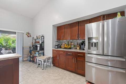 7040 Golf Pointe Circle, Tamarac FL - photo 11 of 45