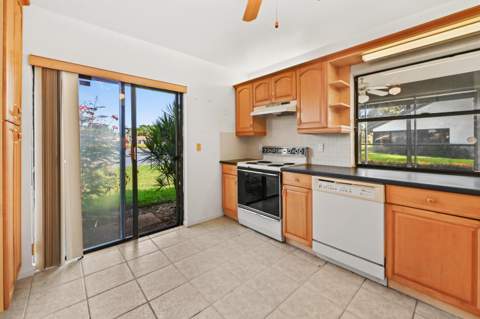 5537 Parkwalk Circle, Boynton Beach FL - photo 7 of 27