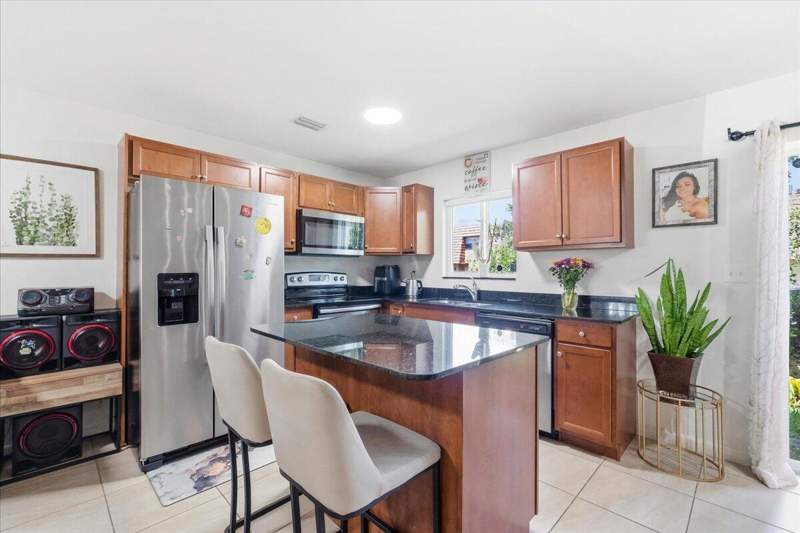 3 bedroom Townhouse at 1340 SW 53rd Avenue, Hickory Place, North Lauderdale — photo 2