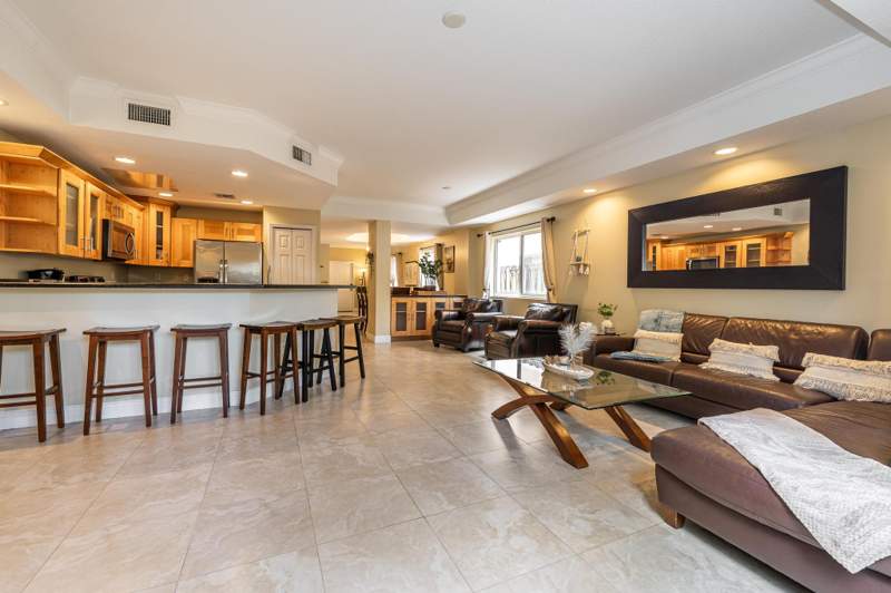 5 bedroom Townhouse at 1721 SW 23rd Street #1721, Osceola Park, Fort Lauderdale — photo 2