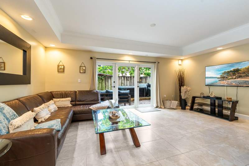 5 bedroom Townhouse at 1721 SW 23rd Street #1721, Osceola Park, Fort Lauderdale — photo 3