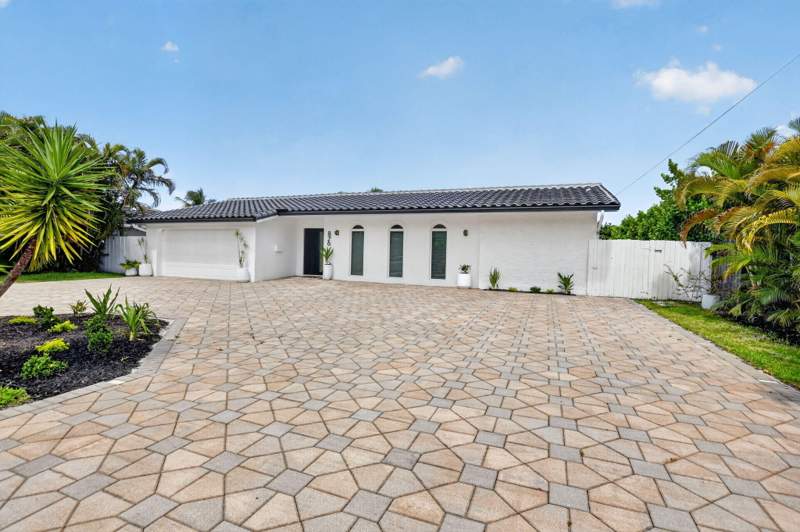 4 bedroom Single Family Residence at 876 NW 6th Avenue, Conference Lake Estates, Boca Raton — photo 4