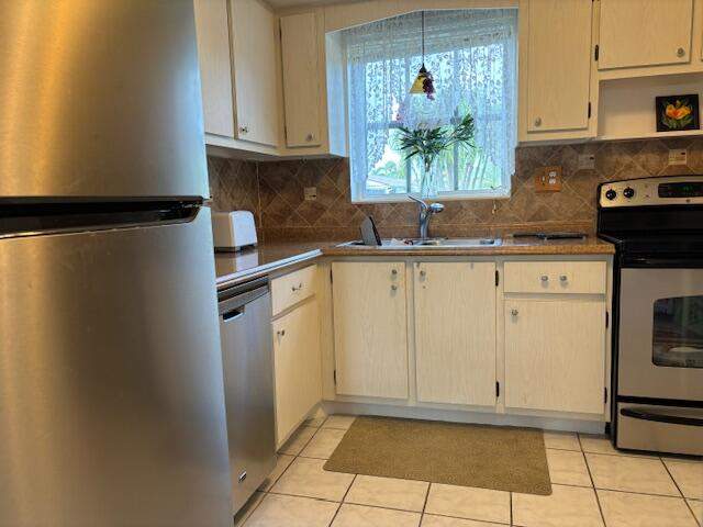 2 bedroom Villa at 2936 Crosley Drive #G, Cresthaven Villas No 17 Cond Decl In, West Palm Beach — photo 5