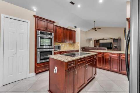 895 NW 110th Lane, Coral Springs FL - photo 13 of 37
