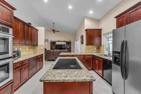 895 NW 110th Lane, Coral Springs FL - photo 12 of 37