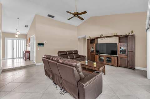 895 NW 110th Lane, Coral Springs FL - photo 15 of 37