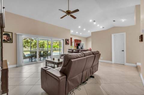 895 NW 110th Lane, Coral Springs FL - photo 17 of 37