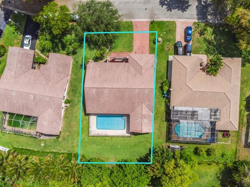 4 bedroom Single Family Residence at 895 NW 110th Lane, Cypress Run, Coral Springs — photo 4