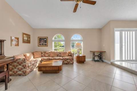 895 NW 110th Lane, Coral Springs FL - photo 10 of 37