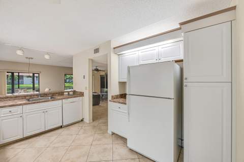 10851 Palm Lake Avenue #101, Boynton Beach FL - photo 13 of 40