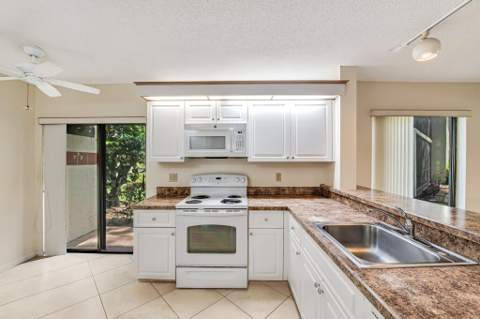 10851 Palm Lake Avenue #101, Boynton Beach FL - photo 15 of 40