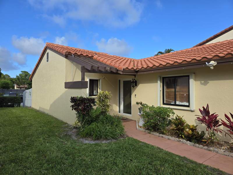 3 bedroom Single Family Residence at 2835 Sand Pines Court, Lantana Pines 1 Sportsmens Club, Lake Worth — photo 2
