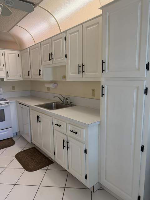 1360 NW 19th Terrace #101, Delray Beach FL - photo 11 of 23