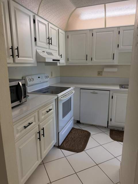1360 NW 19th Terrace #101, Delray Beach FL - photo 12 of 23