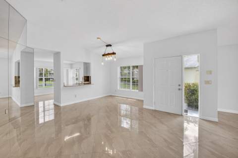 6413 Lansdowne Circle, Boynton Beach FL - photo 6 of 52