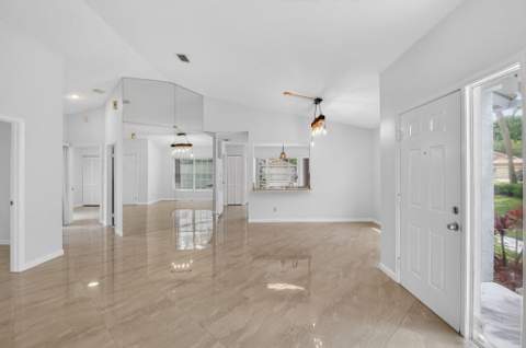 6413 Lansdowne Circle, Boynton Beach FL - photo 11 of 52