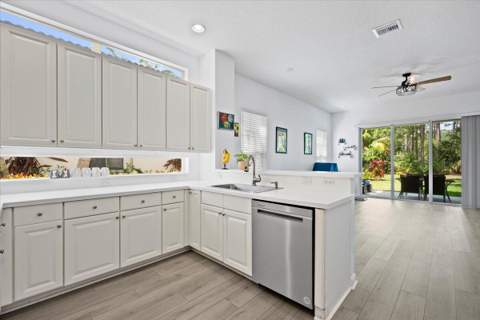 956 Mill Creek Drive, Palm Beach Gardens FL - photo 9 of 62